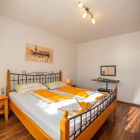 Apartments Kati Омиш Экстерьер фото
