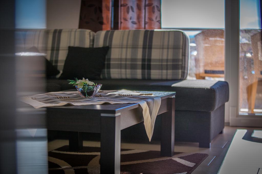 Apartments Kati Омиш Экстерьер фото