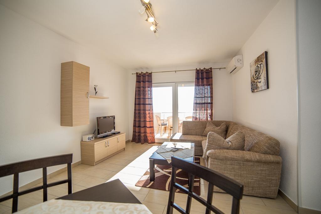 Apartments Kati Омиш Экстерьер фото