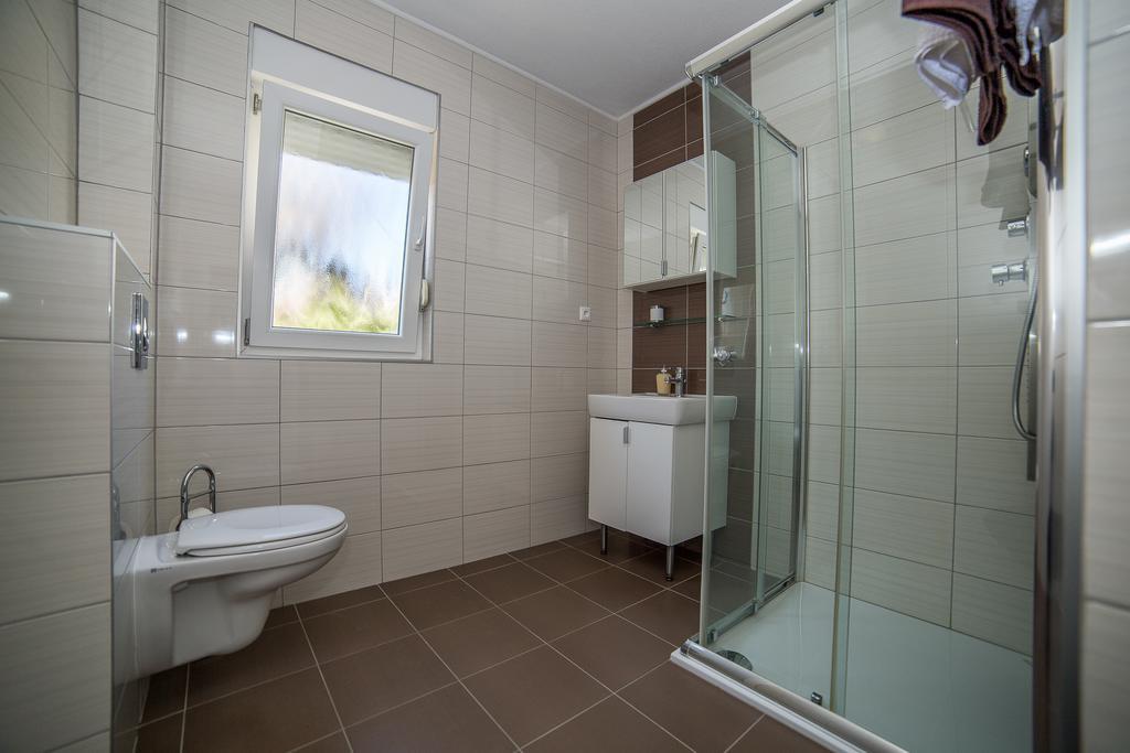 Apartments Kati Омиш Экстерьер фото