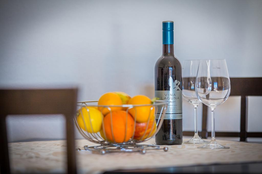 Apartments Kati Омиш Экстерьер фото