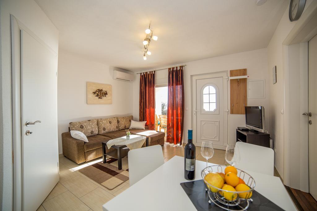 Apartments Kati Омиш Экстерьер фото
