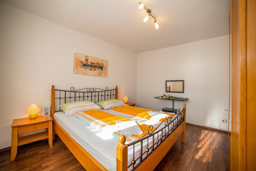 Apartments Kati Омиш Экстерьер фото